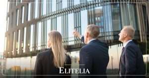 elitelia insights how to evaluate a private real estate investment imagen editorial Investors assessing a private commercial real estate opportunity